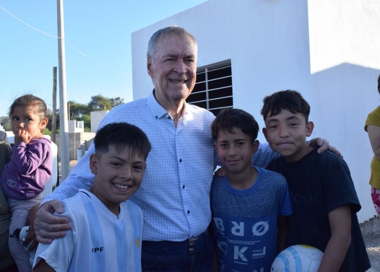 Schiaretti supervisó las obras de urbanización en barrio Oncativo