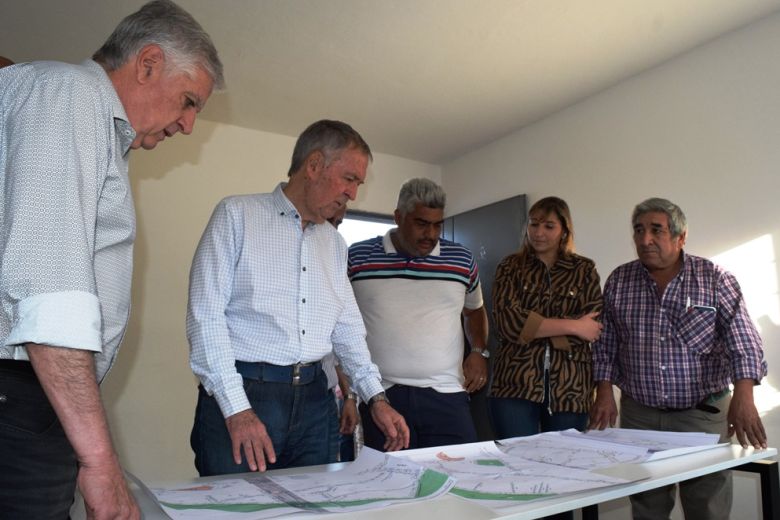 Schiaretti supervisó las obras de urbanización en barrio Oncativo