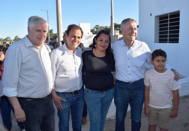 Schiaretti supervisó las obras de urbanización en barrio Oncativo