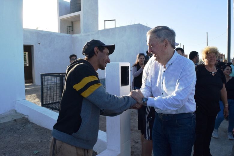 Schiaretti supervisó las obras de urbanización en barrio Oncativo