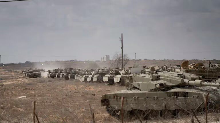 Israel concentra tanques, misiles y soldados en la frontera con Gaza para lanzar su ataque contra Hamas