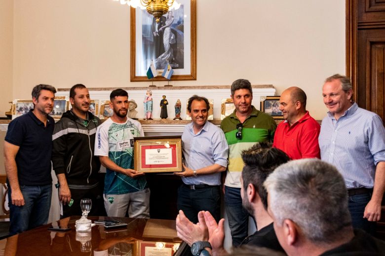 El intendente recibió a los integrantes de Banda Norte tras su ascenso en la Liga Regional de Fútbol 