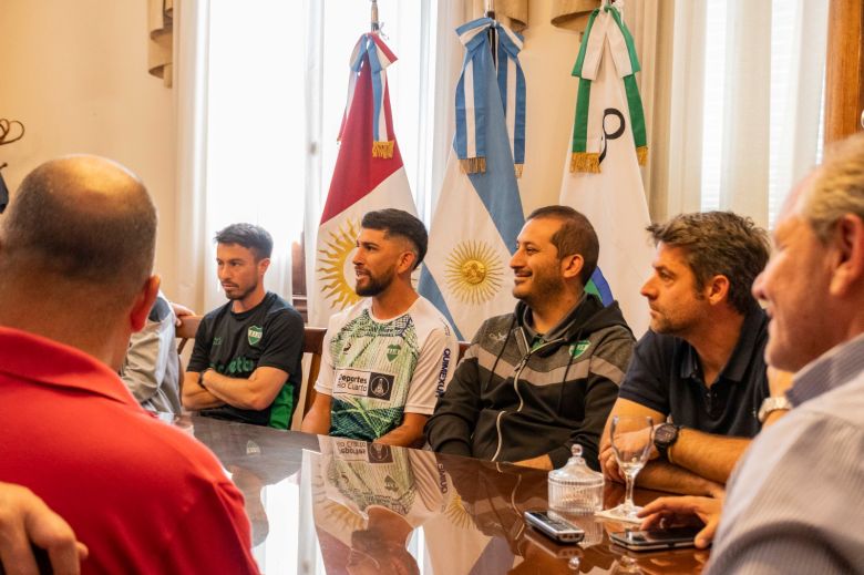 El intendente recibió a los integrantes de Banda Norte tras su ascenso en la Liga Regional de Fútbol 