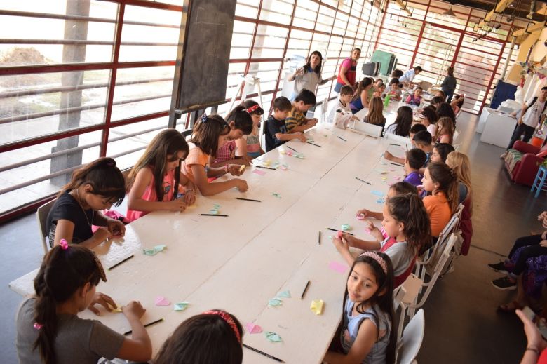 Con más de 50 asistentes, se realizó un encuentro de origami para niños y adolescentes