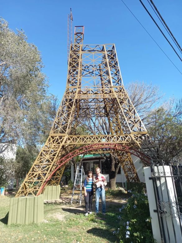 Una réplica de la Torre Eiffel en Alicia, provincia de Córdoba