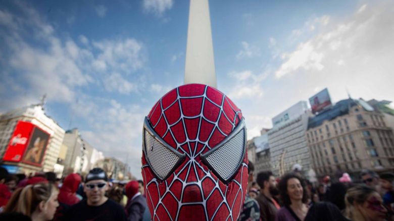 Más de 1.000 personas disfrazadas de Spider-man en el Obelisco superaron un récord Guinnes