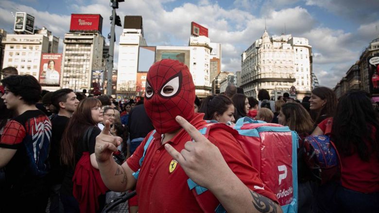 Más de 1.000 personas disfrazadas de Spider-man en el Obelisco superaron un récord Guinnes