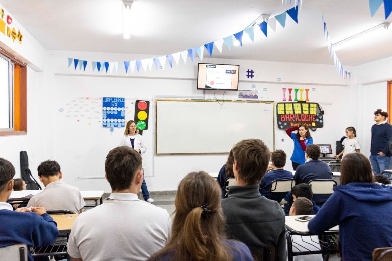 Siguen los talleres en las escuelas sobre adicciones al juego en la adolescencia 