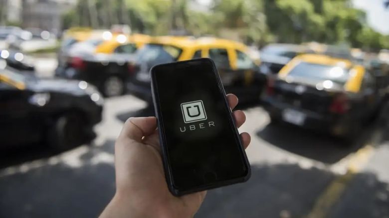 Desembarco de Uber en la ciudad: Taxistas destacan que hay una ordenanza que lo prohíbe 