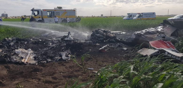 Se estrelló un avión en un festival aéreo: murieron dos pilotos