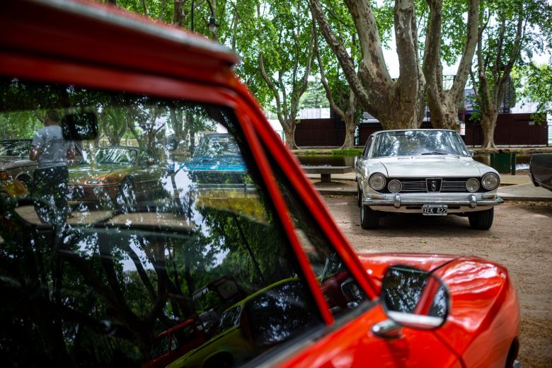 237 años de la Ciudad: Se realizó un encuentro benéfico de autos y motos en el Parque Sarmiento 