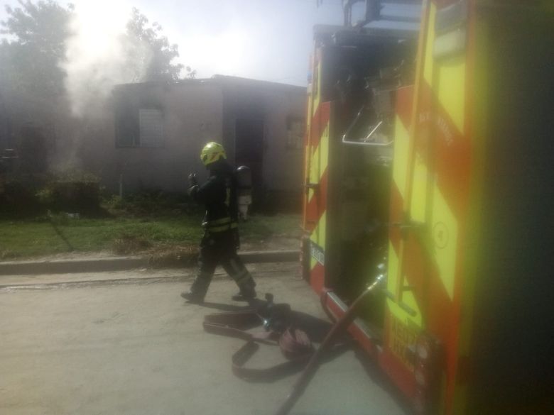 Se incendió una vivienda en Las Delicias y el dueño dice que fue su hijo