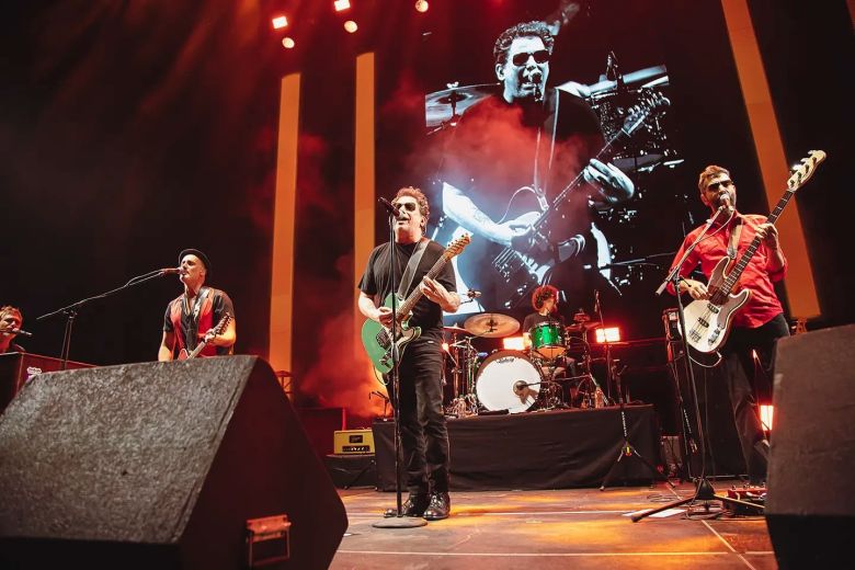 Andrés Calamaro brilló en Buenos Aires con Pablo Lescano de invitado y el recuerdo de Los Abuelos de la Nada 