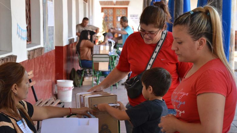 Hasta el mediodía, votó el 30% del padrón electoral nacional