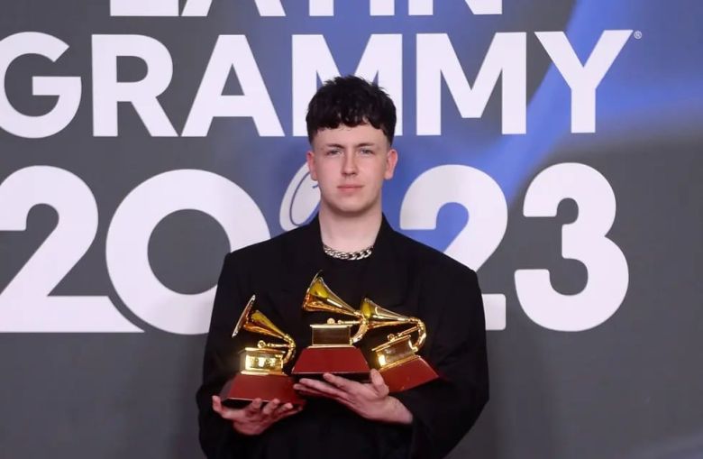 Quién es Zecca, el productor argentino de 22 años que ganó 3 Latin Grammy junto a Bizarrap