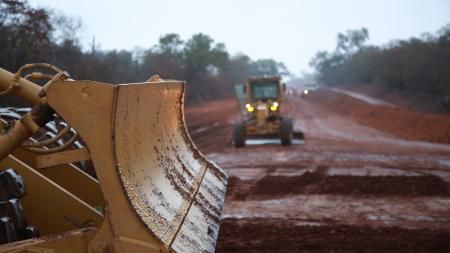 Economistas coinciden que las obras públicas "son centrales para la dinámica económica del país"