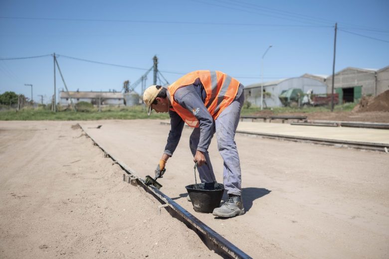 Articulación público-privado: avanzan las obras de pavimentación en el Parque Industrial