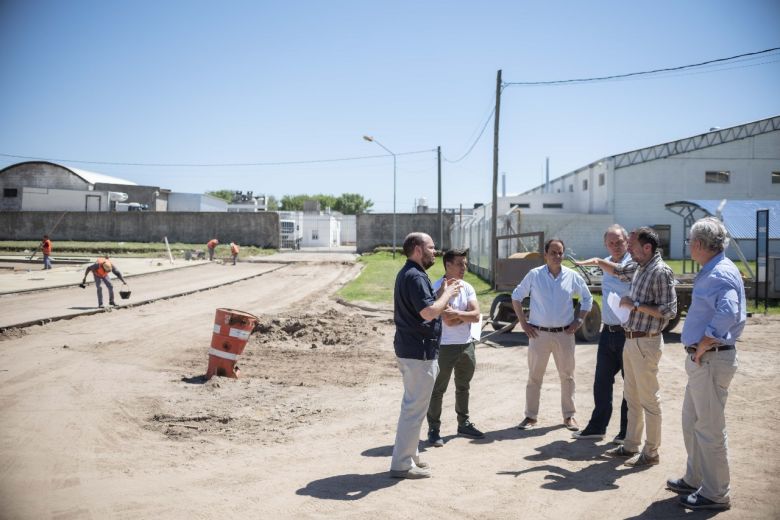 Articulación público-privado: avanzan las obras de pavimentación en el Parque Industrial