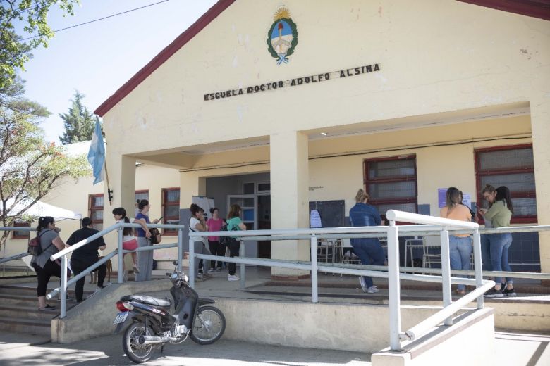 La campaña municipal de documentación llegó a la Escuela Alsina 