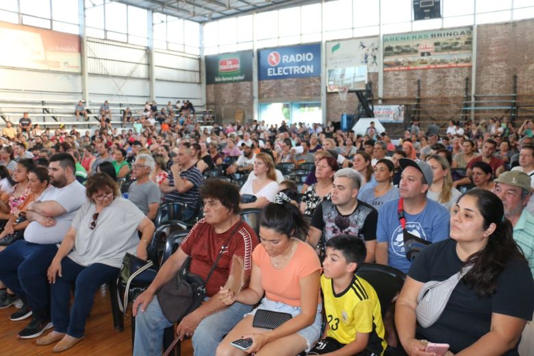 Río Cuarto: Schiaretti entregó créditos a emprendedores y familias