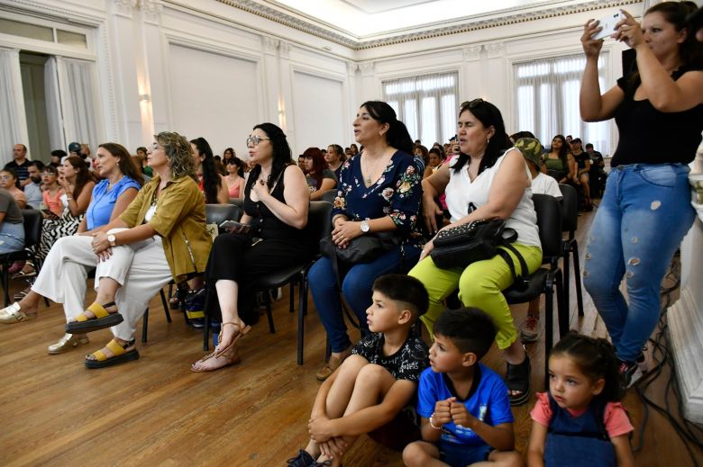 Presupuesto Participativo: más de 170 personas recibieron sus diplomas de la EMCO 