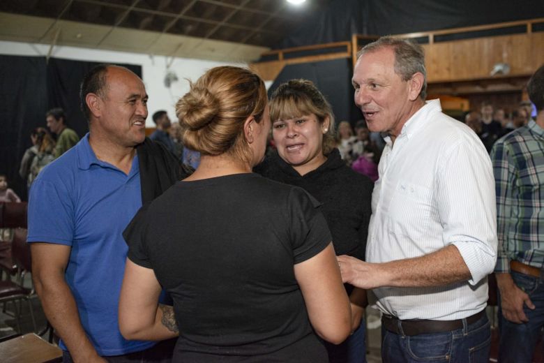 Guillermo De Rivas participó de una numerosa reunión con vecinos en el oeste de la ciudad