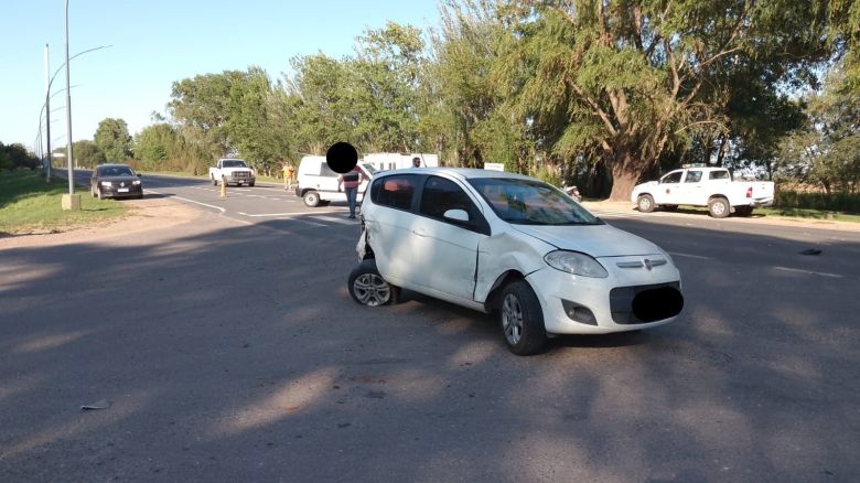 Colisionaron dos vehículos frente al Parque Industrial de General Deheza