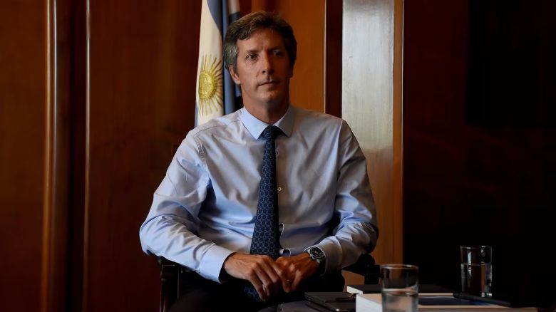 Bausili convocó a una reunión clave con los bancos para mañana antes de la apertura del mercado