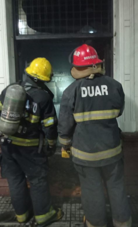 Se incendió una rotisería y el dueño fue hospitalizado 