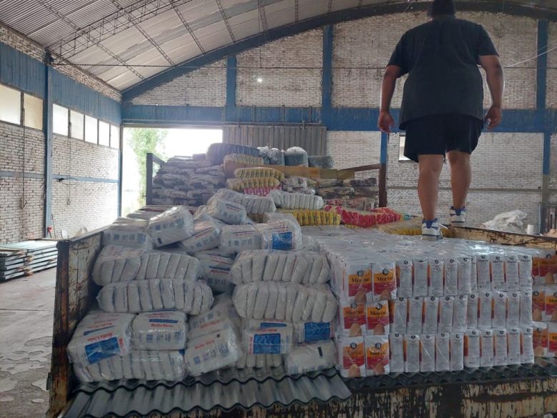 La Provincia envía alimentos, frazadas y colchones