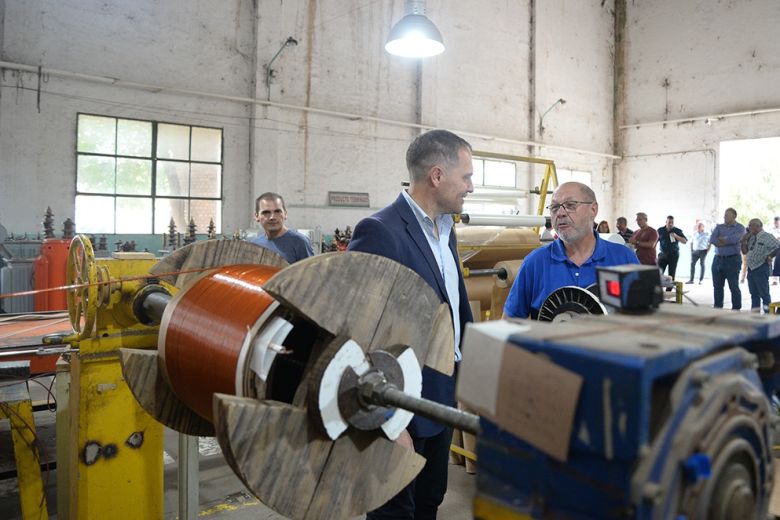 Martín Gill recorrió cooperativas en Villa de Soto