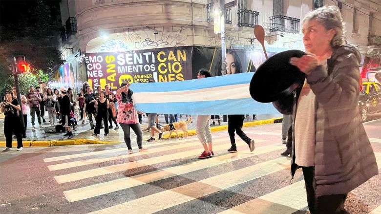 Masiva convocatoria en Plaza Congreso en rechazo al DNU del gobierno de Milei