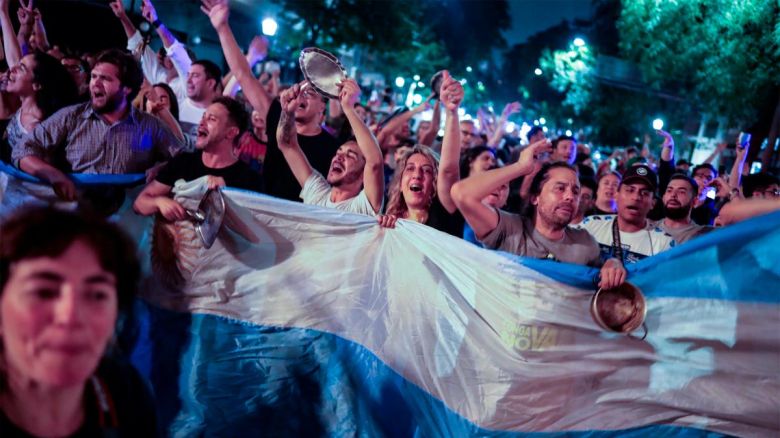 Masiva convocatoria en Plaza Congreso en rechazo al DNU del gobierno de Milei