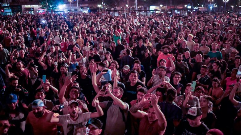 Masiva convocatoria en Plaza Congreso en rechazo al DNU del gobierno de Milei