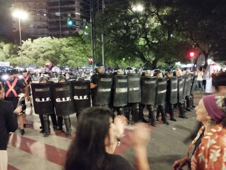 El cacerolazo de Córdoba dejó como saldo detenidos y heridos 