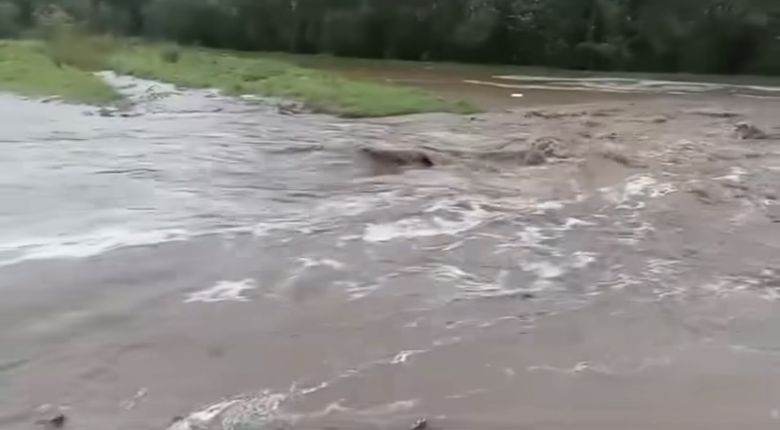 La lluvia generó nuevamente el corte del camino de Holmberg a Santa Flora