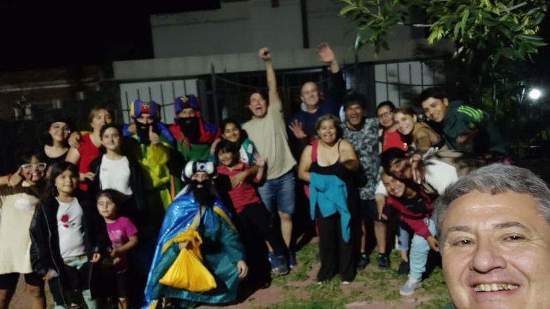 La Caravana de Reyes Magos de la Parroquia La Merced sorprendió en barrio Alberdi