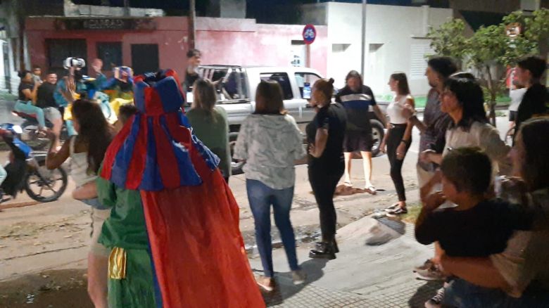 La Caravana de Reyes Magos de la Parroquia La Merced sorprendió en barrio Alberdi