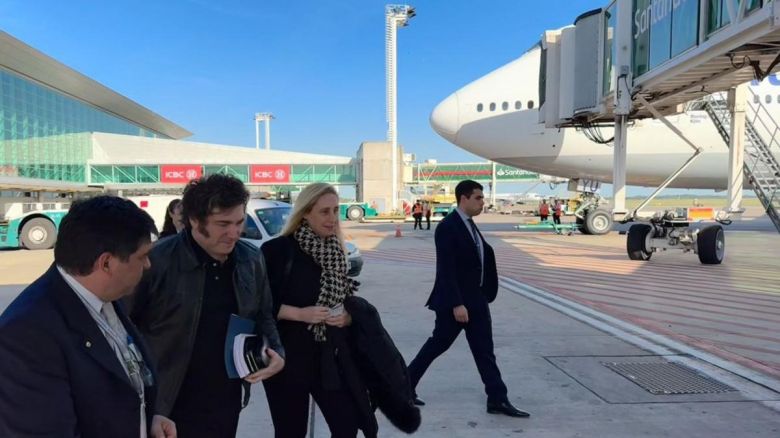 Milei arribó a Frankfurt para ir luego a Davos, donde participará del Foro Económico Mundial 