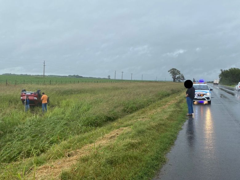 Un vecino de General Deheza perdió el control de su auto y volcó en cercanías de Carnerillo