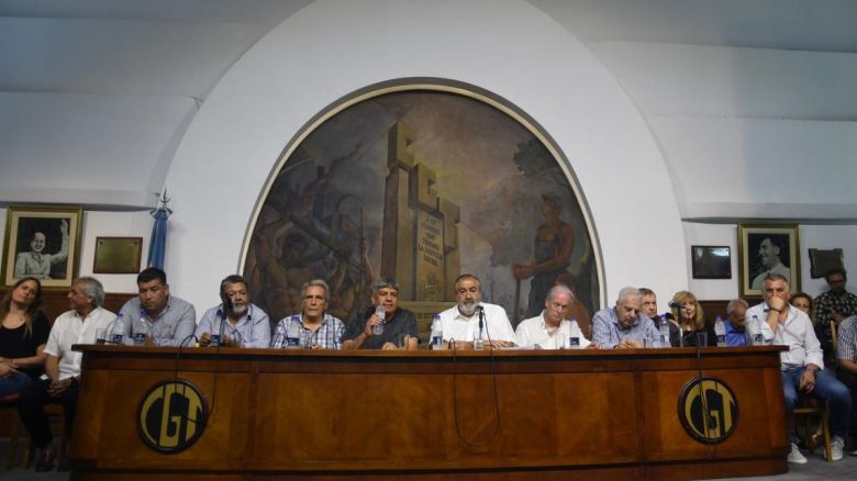 La CGT denunció "oscurantismo" y reuniones afuera del Congreso por el proyecto de Milei