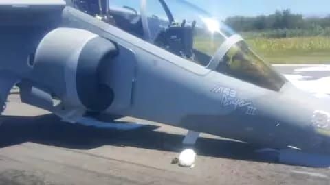 Aterrizaje de emergencia en Córdoba: qué fue lo que motivó la maniobra del avión militar