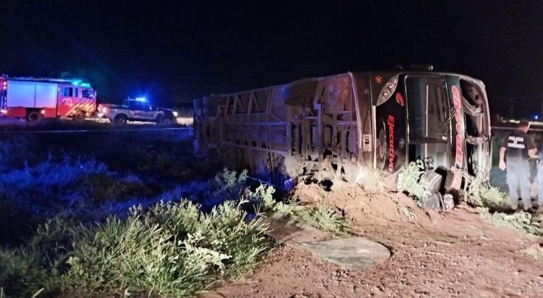 Una persona muerta y 24 heridos tras el vuelco de un colectivo en Las Higueras