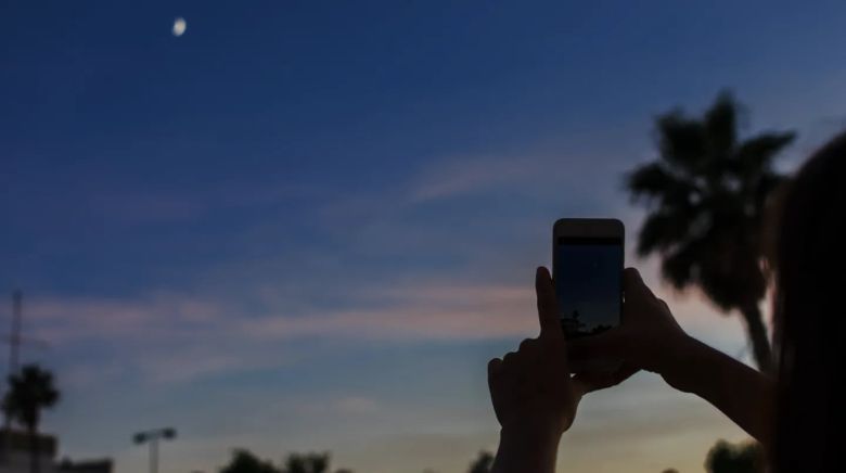 Cómo fotografiar la luna llena con tu celular y conseguir imágenes dignas de un profesional 