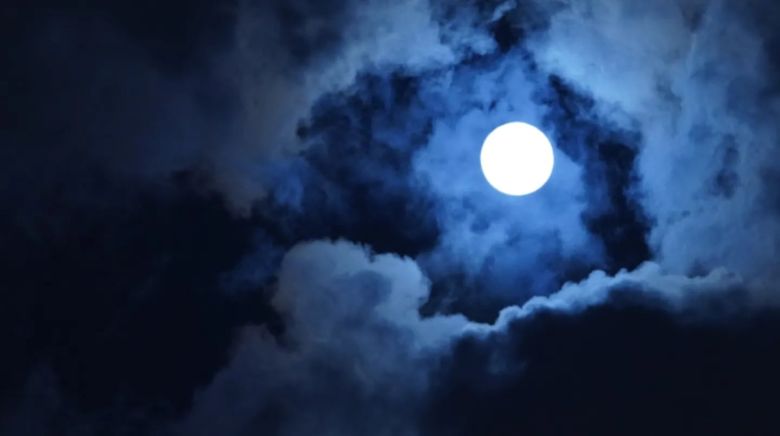 Cómo fotografiar la luna llena con tu celular y conseguir imágenes dignas de un profesional 