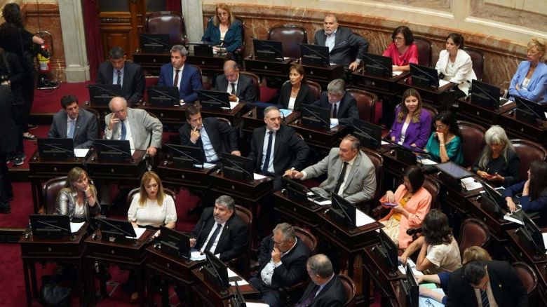 Los bloques del Senado arman sus estrategias ante el posible tratamiento del DNU de Milei 