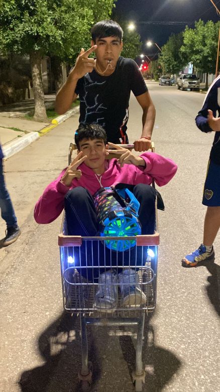 Último Primer Día en Villa Huidobro: los chicos se unieron para realizar una colecta de alimentos y útiles