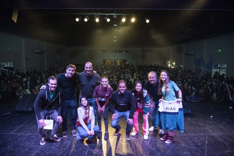 Una multitud copó el Festival de Estudiantes Secundarios en el Viejo Mercado 