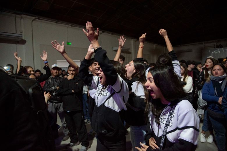 Una multitud copó el Festival de Estudiantes Secundarios en el Viejo Mercado 