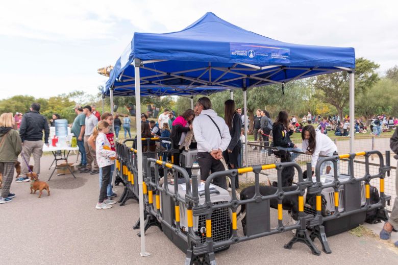 Feria de Adopciones y Vacunación Antirrábica en el Parque del Centro Cívico